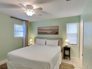 Condo, Multiple Beds, Balcony, Beach View | 2 bedrooms, individually decorated, individually furnished, free WiFi - Casa Azul (Panama City Beach)