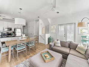 Living area - Low Cay (Miramar Beach)