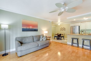 TV - Welcoming Sarasota Vacation Rental w/ Pool! (Sarasota)