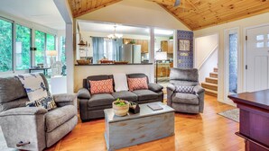 A spacious living room with a high ceiling, wooden beams, and a view into the kitchen. - 10 Mi to Sugar Mtn: ‘Bluebird Cottage’ in Newland (Newland)