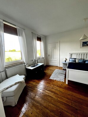 3 bedrooms, desk, iron/ironing board, travel cot - Cozy farmhouse situated on hill, with beautiful view of nature (Schönwalde am Bungsberg)