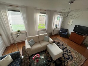 Smart TV, fireplace, DVD player, books - Cozy farmhouse situated on hill, with beautiful view of nature (Schönwalde am Bungsberg)