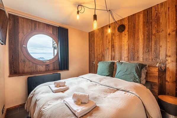3 bedrooms, free WiFi, bed sheets