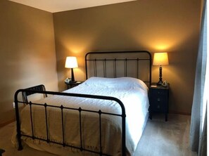 3 habitaciones, escritorio, tabla de planchar con plancha y wifi gratis