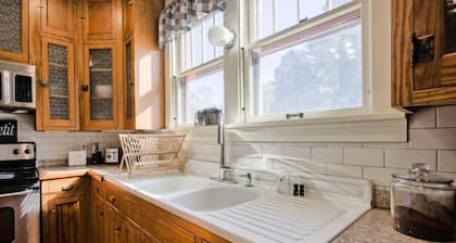 Cozy Historic Downtown Edwardsville Charmer