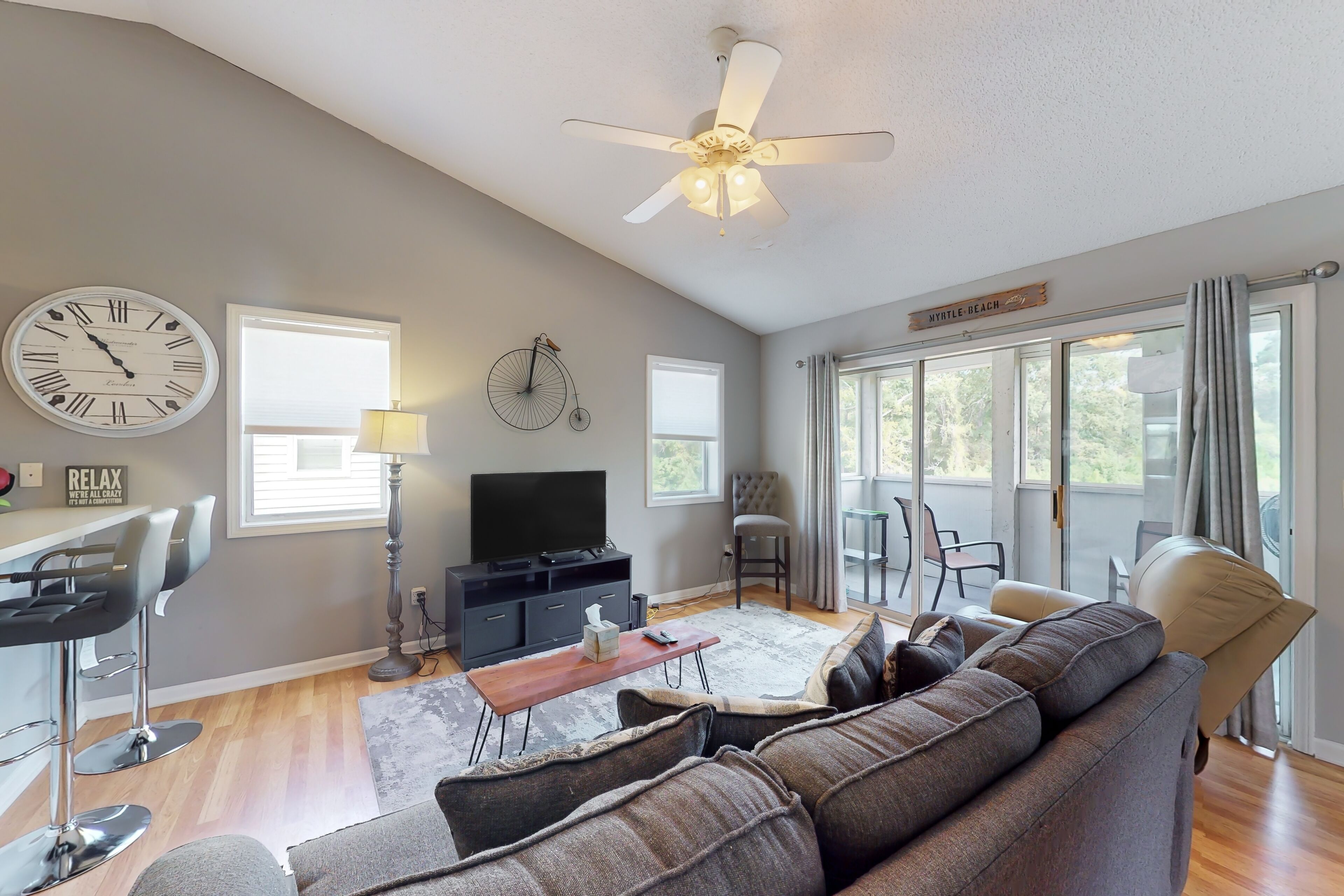 Airy condo in a great location with balcony, W/D, and pool access - dog-friendly