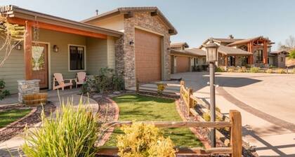 Private 2 bedroom apt in new craftsman ranch!