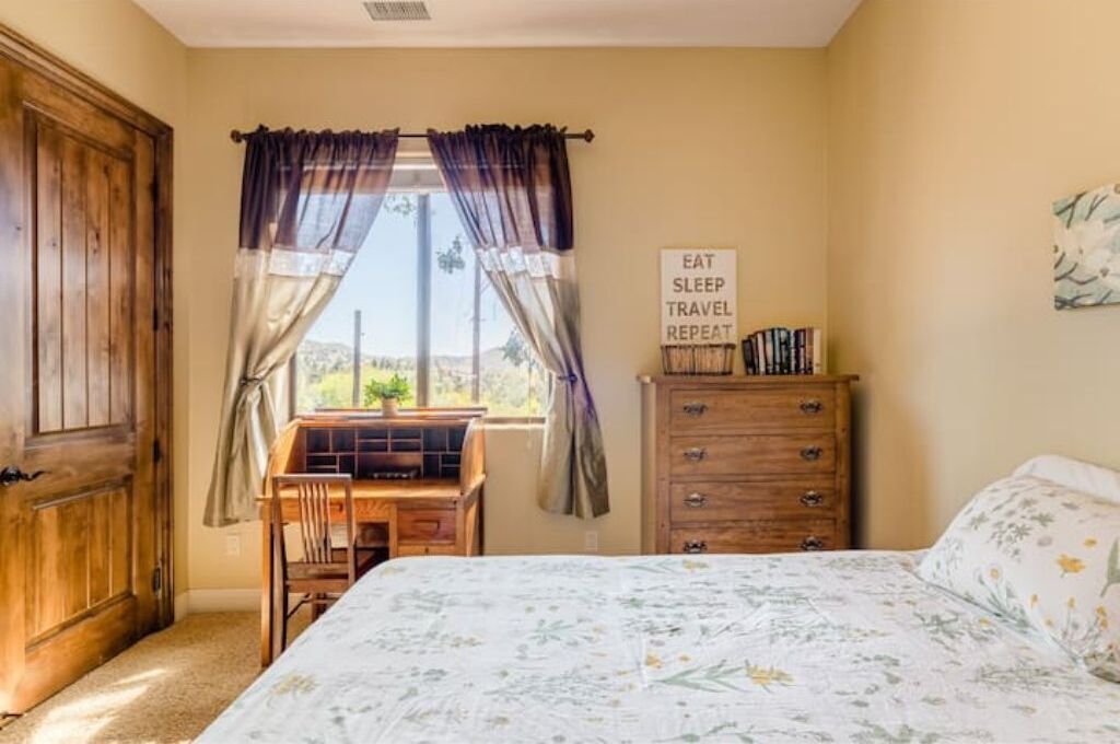 2 bedrooms, travel cot, free WiFi, bed sheets