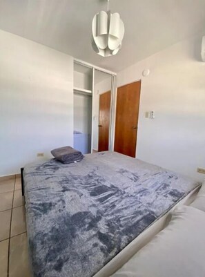 2 chambres, fer et planche à repasser, lit parapluie, Wi-Fi gratuit