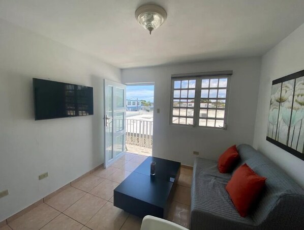 Smart TV, video games - Las Mariposas Suite Apt. 2 (Carolina)