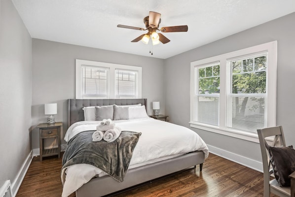 3 bedrooms, desk, iron/ironing board, WiFi