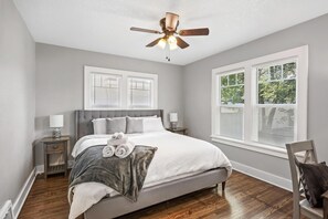 3 Schlafzimmer, Schreibtisch, Bügeleisen/Bügelbrett, WLAN