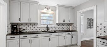 Craftsman Bungalow W/ King Beds & Stocked Kitchen.