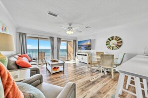 Smart TV - Coral Reef on the beach! Stunning views! Heated pool! Next to the Henderson! (Destin)