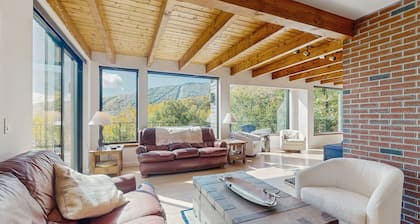 Inviting home with mountain view, skiing, sauna, & W/D