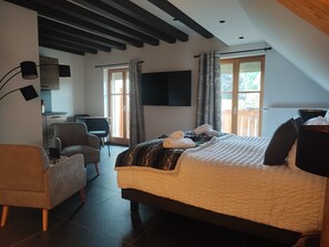 奢华开间套房 | 加厚床垫、遮光窗帘、隔音、免费 WiFi