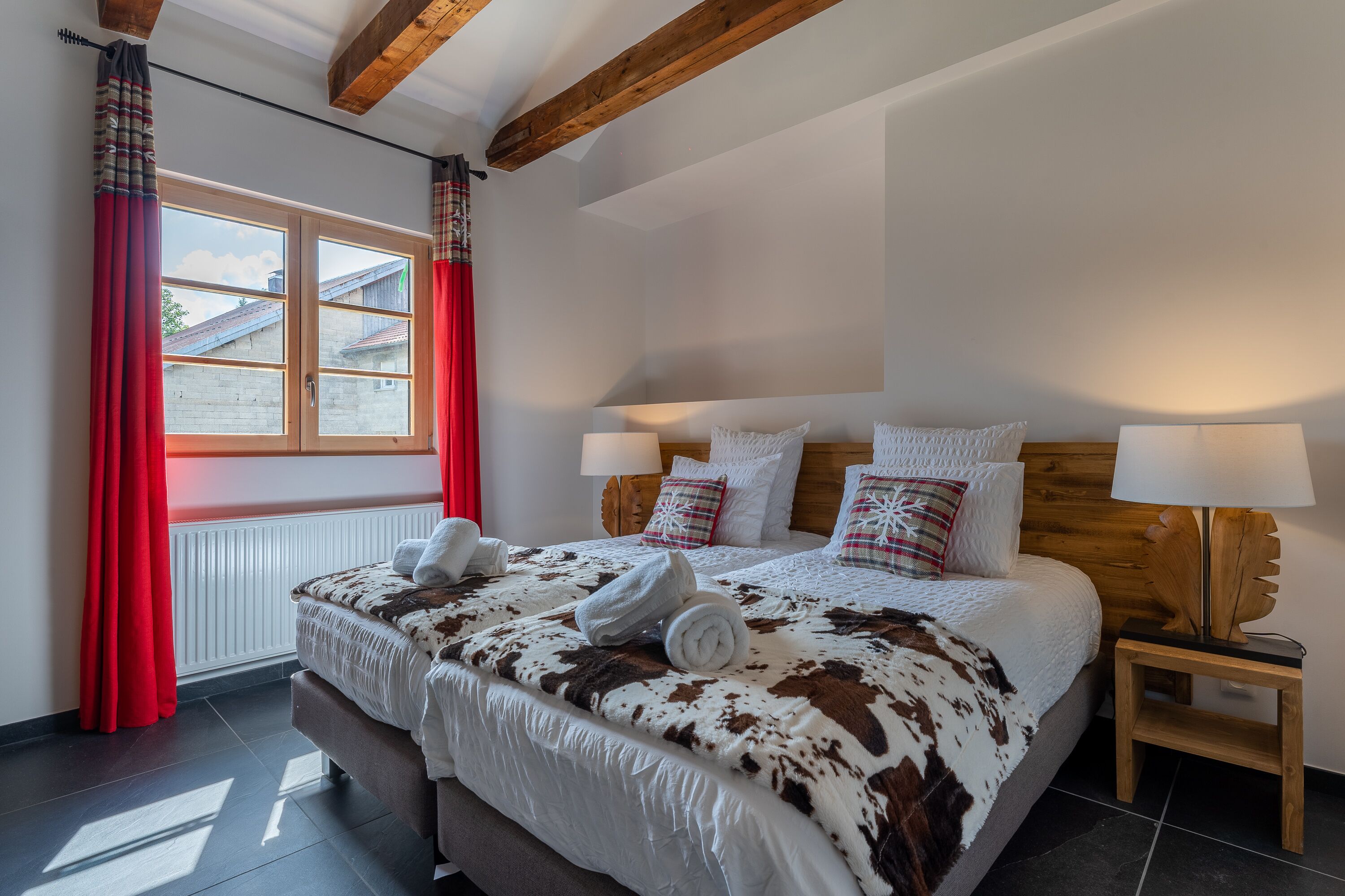 แกรนด์เพนท์เฮาส์ | เตียงพร้อมฟูกเสริมที่นอน, ผ้าม่านกันแสง, ห้องเก็บเสียง, Wi-Fi ฟรี