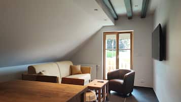 Deluxe Penthouse, 1 Queen Bed with Sofa bed | 1 bedroom, pillowtop beds, blackout drapes, soundproofing
