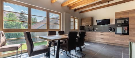 Grand Penthouse | 1 bedroom, pillowtop beds, blackout drapes, soundproofing