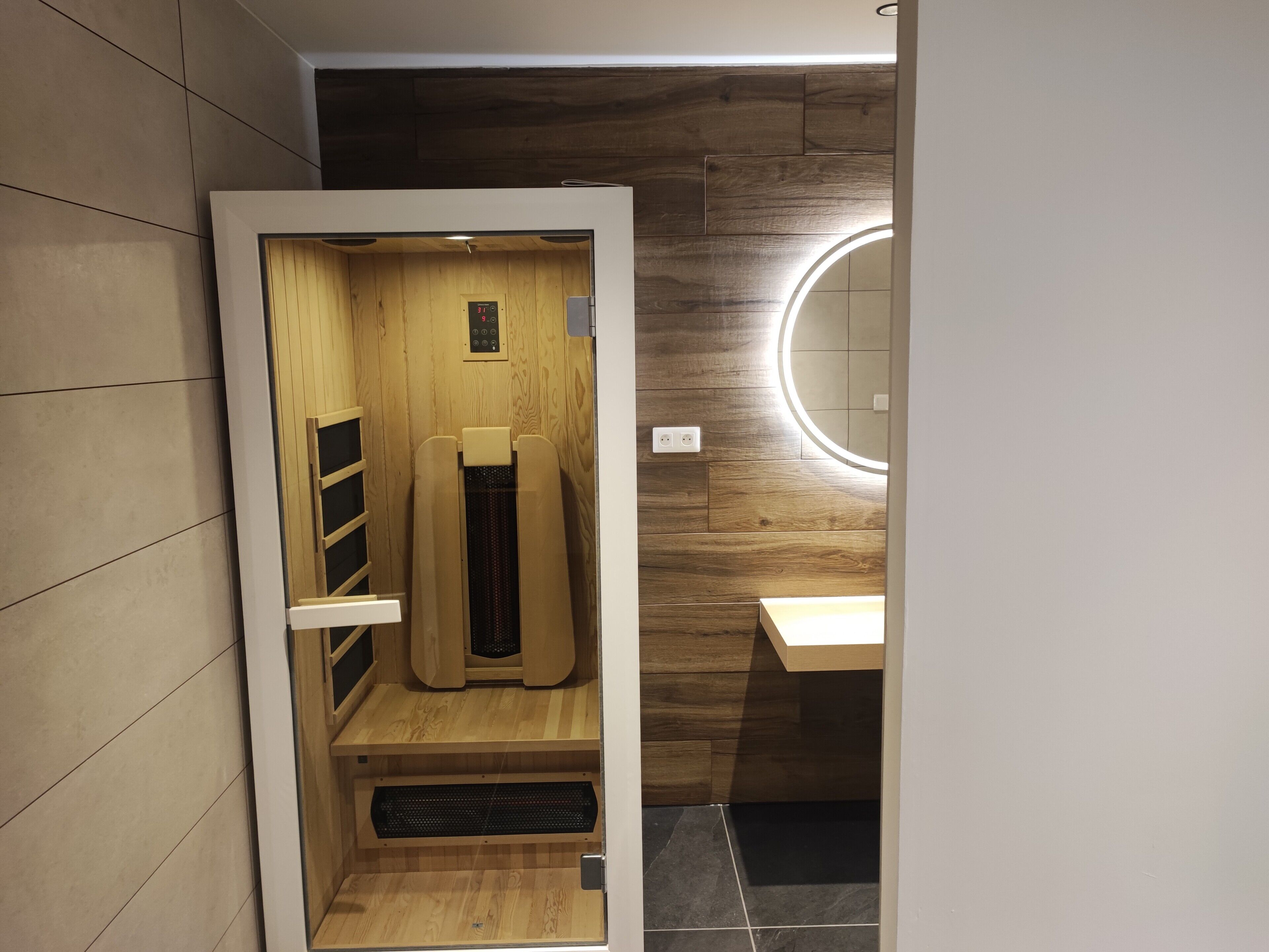 Deluxe Penthouse, 1 Queen Bed with Sofa bed | Pillowtop beds, blackout drapes, soundproofing, free WiFi