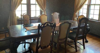 1935 Muskogee English Tudor Home â 3rd Floor PassionFruit Room