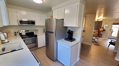 Sanders Beach stylish downtown CDA getaway hot tub fire table bikes games <br>