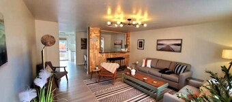 Sanders Beach stylish downtown CDA getaway hot tub fire table bikes games <br>