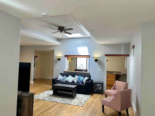 Boston Getaway close to Tufts and Transport