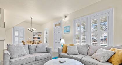 House + 2 Studios- 3 blocks from the Plaza!