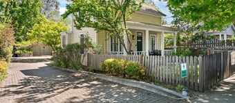 House + 2 Studios- 3 blocks from the Plaza!