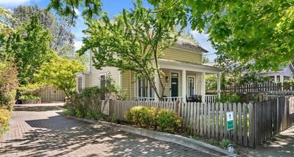 House + 2 Studios- 3 blocks from the Plaza!