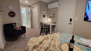 1 quarto, escrivaninha, ferros/tábuas de passar roupa, Wi-Fi de cortesia