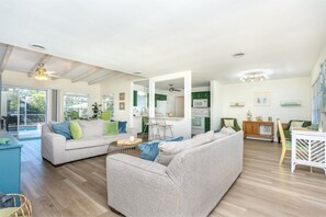 Smart TV - Spacious 4 BR, Heated Pool Home Near Manasota Key Beach and Blind Pass Beach  (Englewood)