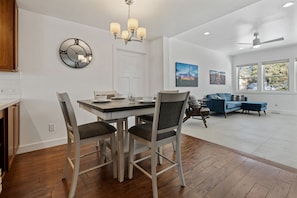 House | In-room dining - Steves (Flagstaff)