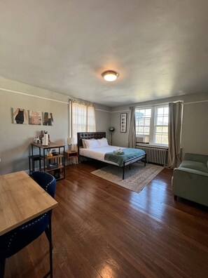 1 Schlafzimmer, Schreibtisch, Bügeleisen/Bügelbrett, WLAN