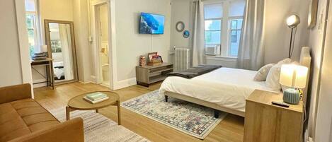 Schreibtisch, Bügeleisen/Bügelbrett, WLAN, Bettwäsche