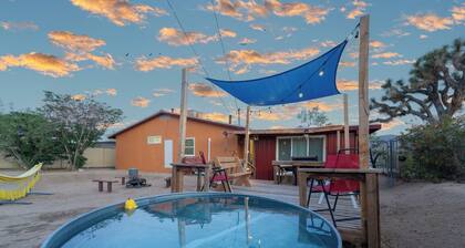 Relaxing home 2 minutes to downtown Joshua Tree 9 minutes to park