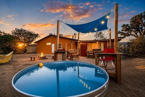  Your Desert Reset • Cowboy Pool • Fire Pit • Art • Stargazing 8 Mins to JTNP!