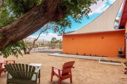  Your Desert Reset • Cowboy Pool • Fire Pit • Art • Stargazing 8 Mins to JTNP!
