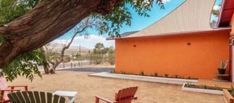 Your Desert Reset • Cowboy Pool • Fire Pit • Art • Stargazing 8 Mins to JTNP!