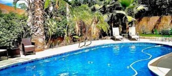 Inviting 3bd/2ba Clovis home w/pool, jacuzzi,gym.