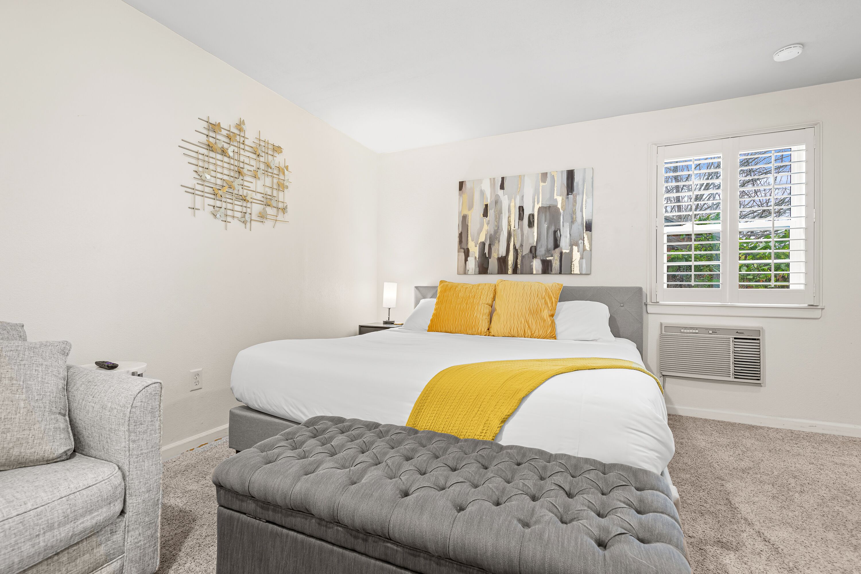 Iron/ironing board, travel crib, free WiFi, bed sheets