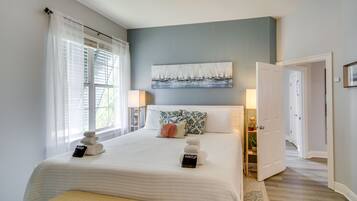 2 bedrooms, iron/ironing board, internet, bed sheets