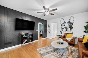 Smart TV, fireplace