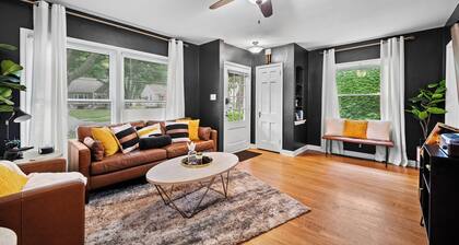 Close to Drake/Downtown - Filled With Amenities, Pet Friendly, Hot Tub, Theater!