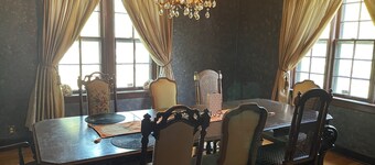 1935 Muskogee English Tudor Home - 1st Floor Peacock Room - Handicap Accessible