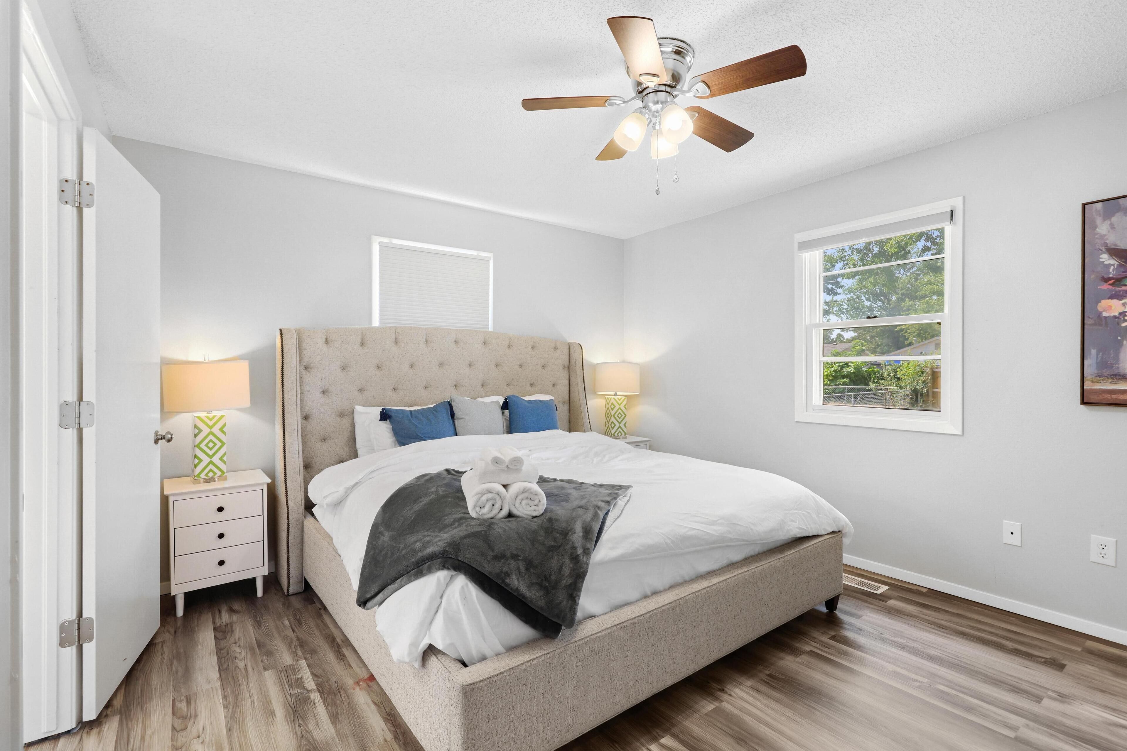 3 chambres, fer et planche à repasser, Wi-Fi, draps fournis