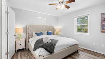 3 habitaciones, tabla de planchar con plancha, wifi y ropa de cama