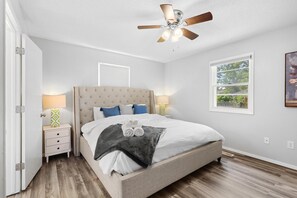 3 slaapkamers, een strijkplank/strijkijzer, wifi, beddengoed