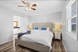 3 habitaciones, tabla de planchar con plancha, wifi y ropa de cama
